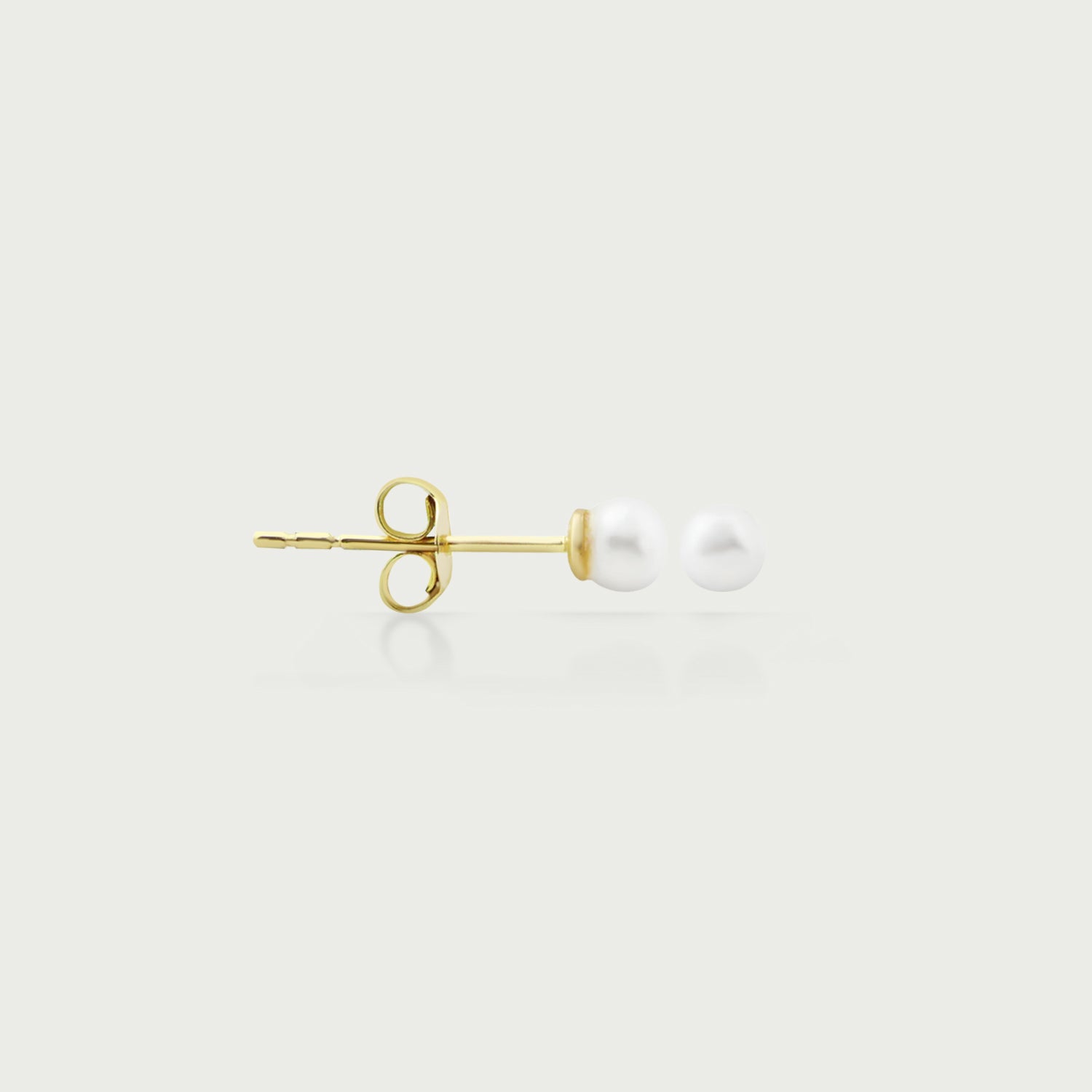 Isla Pearl Stud Earrings