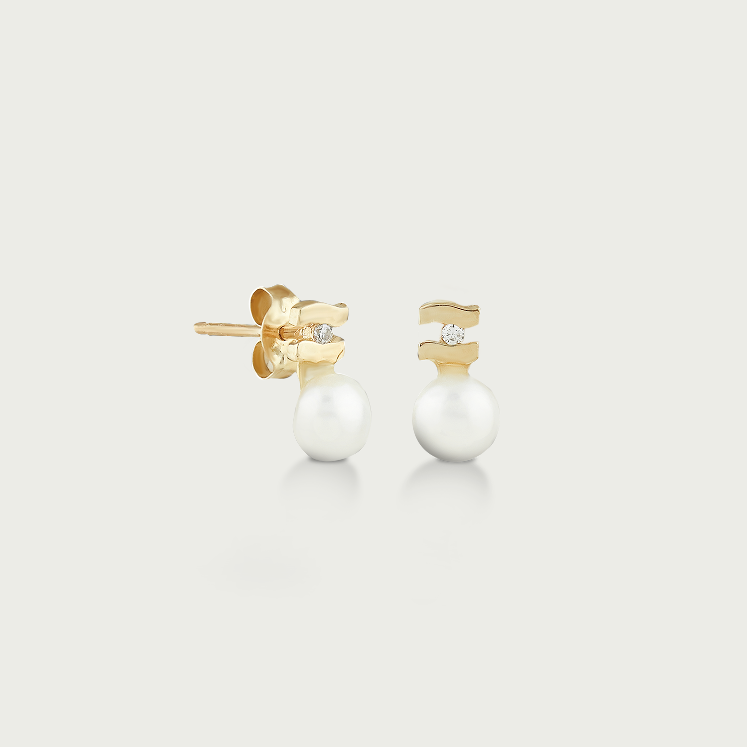 Petite Pop Pearl Stud Earrings