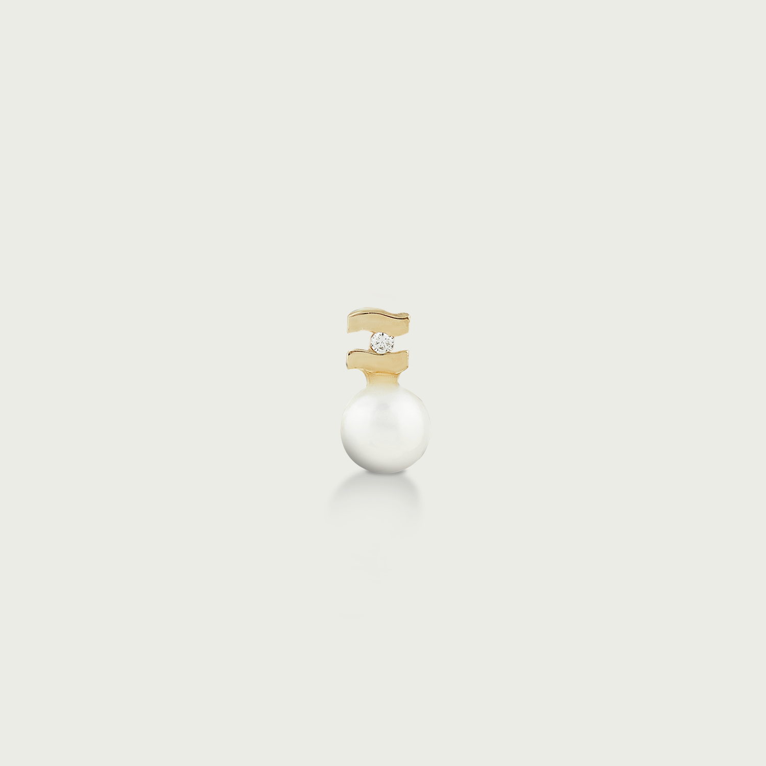 Petite Pop Pearl Stud Earrings