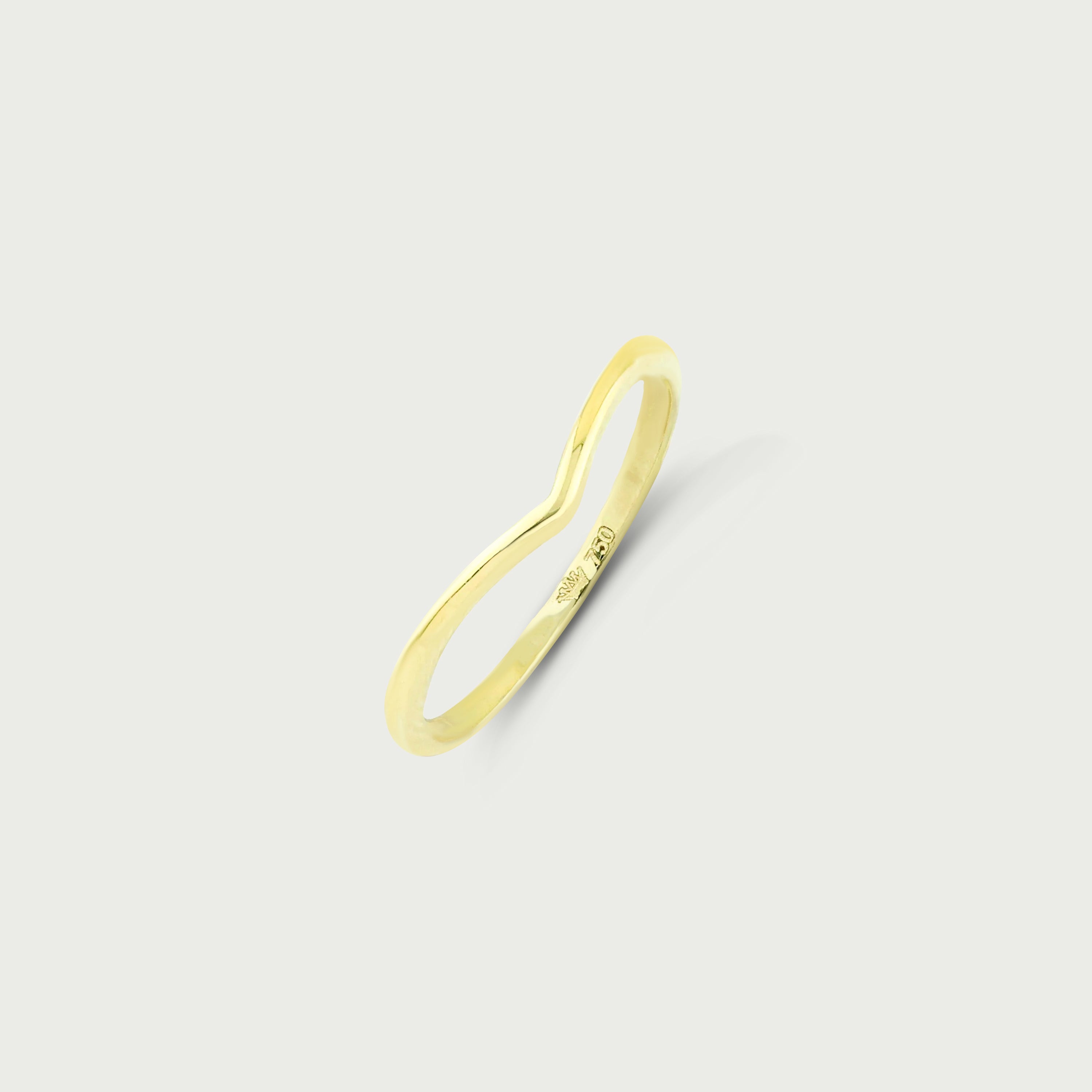 Sleek Move V Gold Ring